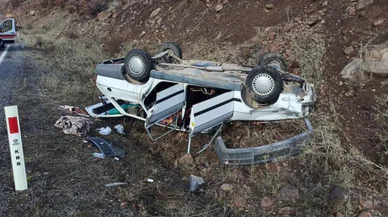 Konya'da film gibi kaza! Araç ters döndü... Yaralı bir halde 3 kilometre yürüdü...