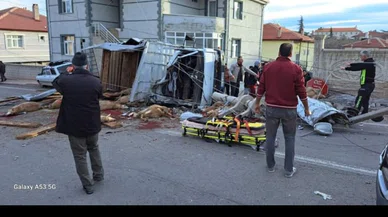 Konya'da korkunç kaza! Hayvan yüklü kamyonun freni patladı... Ölüler var