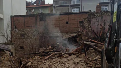 Konya'da metruk evde yangın! İçinde kimler vardı?