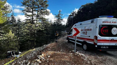 Antalya'da feci kaza! Araç devrildi...