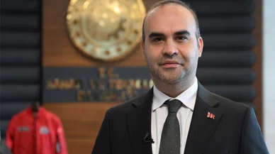 Bakan Kacır: Kendi roketimizle uzaya çıkacağımız günler de gelecek...