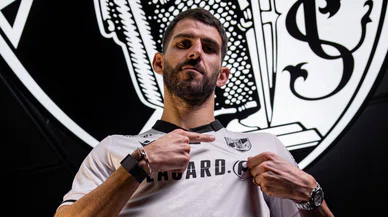 Konyaspor’dan ayrılan Nelson Oliveira, yeni takımına imza attı