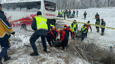 Feci kaza! Otobüs devrildi... Çok sayıda ölü ve yaralı var