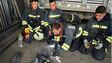 Yangından güvercinlerini kurtaran itfaiye erlerine minnettar