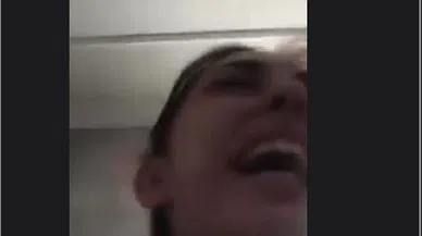 Babasının ölüm anını videoya çekerek sosyal medyada paylaştı, infiale neden oldu!