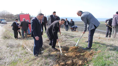 Yalıhüyük'te fidan dikimi yapıldı