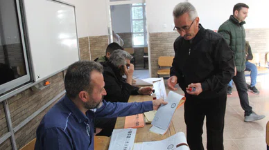 Karaman’da oy kullanma işlemi başladı