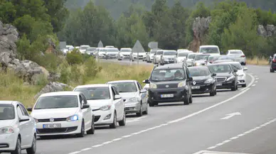 Konya-Antalya yolu trafiğe kapandı mı? Karayolunda büyük yoğunluk!