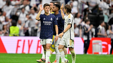 Arda Gülerli Real Madrid şampiyonluğu kutluyor