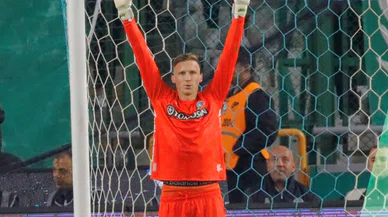 Konyasporlu Slowik, haftanın altın karmasına seçildi!