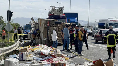 Feci kaza! İki kamyonet çarpıştı! Ölü ve yaralılar var...
