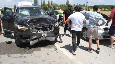 Beyşehir'de dehşet kaza: 3 araç birbirine girdi