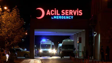 Otomobil kamyonla çarpıştı! Yaralılar var...