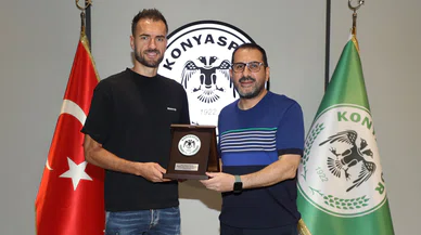 Konyaspor'dan ayrılan Cikalleshi, yönetim tarafından onurlandırıldı