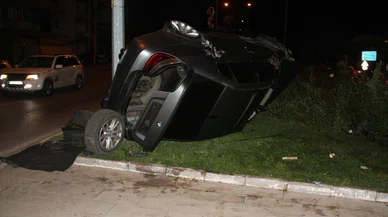 Konya'da iki otomobil kavşakta çarpıştı! Çok sayıda yaralı var...