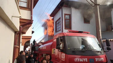 Konya'da yangın! Yandaki eve de sıçradı