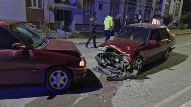 Konya’da iki araç birbirine girdi! 2 yaralı