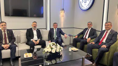 Ahmet Davutoğlu, Konyaspor’u ziyaret etti