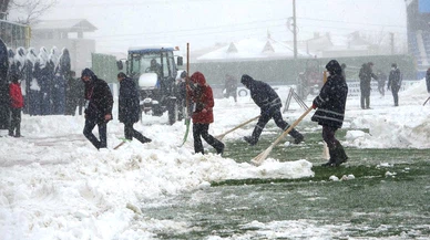 Futbolda maçlar ertelendi