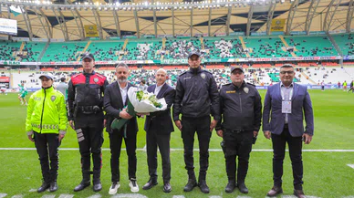 Konyaspor'dan polislere kutlama