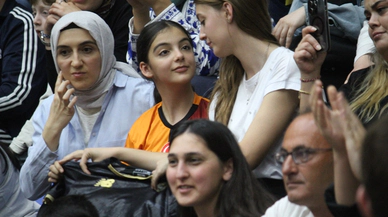 Konya'daki maçta ilginç anlar! Galatasaray formasını çıkardı, Konyaspor formasını giydi