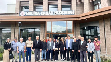 Dünya Görmeyenler Derneği’nden Huzurevinde Duygusal Anneler Günü Etkinliği