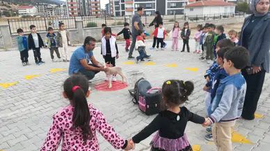 Akşehir’de miniklere hayvan dostluğu dersi