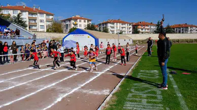 Akşehirli gençler piste çıktı! 'Cumhuriyet ruhuyla' yarıştılar