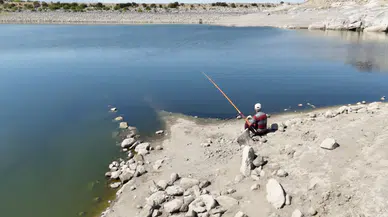 Aksaray’da gölet alarm veriyor ama balık keyfi sürüyor