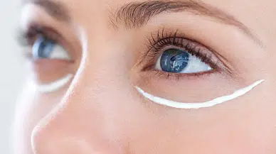 Göz Altı Torbalarının Sebebi Yedikleriniz Olabilir! İşte Şişkinliği Arttıran ve Önleyen Besinler