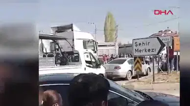 Konya'da kaza sonrası yol kapatma eylemi! Mahalleliler yolu kapattı