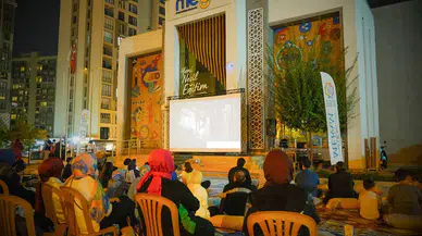 Meram'da gençler açık hava sinemasında bir araya geldi