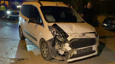 Aksaray'da hafif ticari araç kamyonetle çarpıştı: 3 yaralı