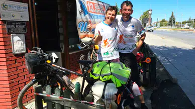 Bisiklet tutkunu çift Beyşehir'de mola verdi