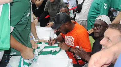 Konyaspor’da Muleka imza gününde taraftara söz verdi