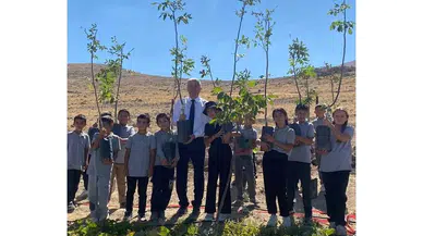Karapınar’da "100 Öğrenci 100 Fidan" etkinliği