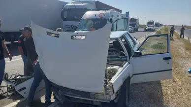 Konya'da Kaza! Otomobil Tıra Çarptı, 2 Yaralı