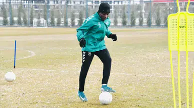 Konyaspor’da Ganalı oyuncuya lisans çıktı! İşte ilk hedefleri