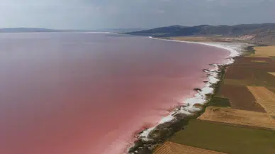Pembe mucize! Tuz Gölü’nde görsel şölen