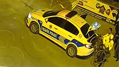 Çaresiz yaşlı adamın yardımına polis ekipleri koştu! [VİDEO HABER]