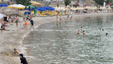 Havalar ısındı, vatandaşlar denize akın etti