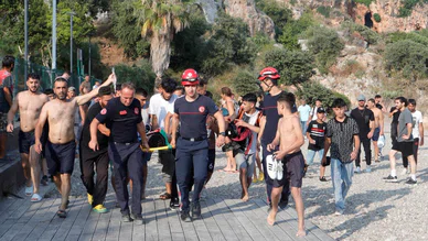 Aksiyon Heyecanı, Ölüm Korkusuna Dönüştü: Falezlerden Atlayan Genç Ağır Yaralandı
