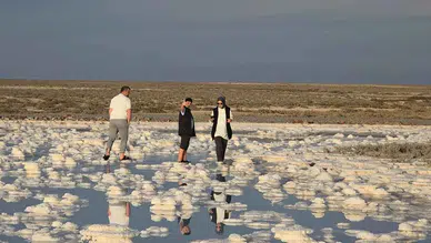 Tuz Gölü'nde sular çekildi, benzersiz oluşumlar ortaya çıktı