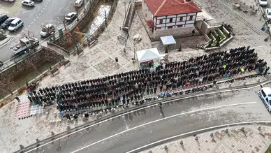 Konya’da bu kalabalık merak uyandırdı! Yüzlerce kişi buluştu