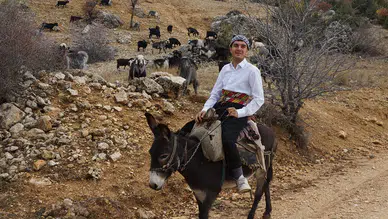 Yörük kültürünü geleceğe taşıyor! Karaman’da 18 yaşındaki genç ilgi odağı oldu
