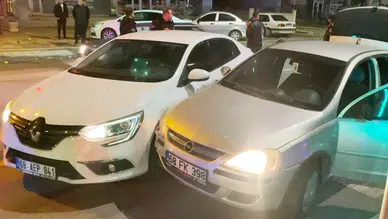 Alkollü sürücü, emniyet müdürünün makam aracına çarptı!