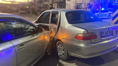 İki otomobil kavşakta çarpıştı: 6 yaralı!
