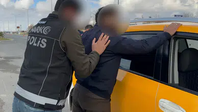Taksi yolculuğu felakete döndü: Altın ve bileziklerle yakalandı!
