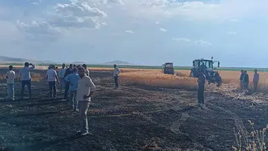 Konya'da elektrik hattından çıkan kıvılcım tarlayı yaktı