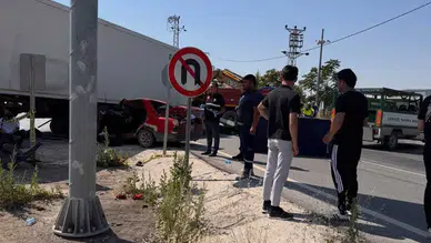 Konya'da tır ile otomobil çarpıştı